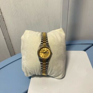 Seiko Vintage 1980s 7N83-0040 Women’s Quartz Watch Gold Tone Gold Dial